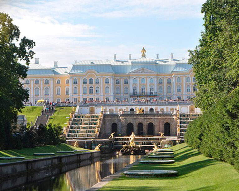 Palácio de Peterhof em São Petersburgo, Rússia